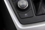 Toyota RAV4 XSE Hybrid 2018 года (NA)
